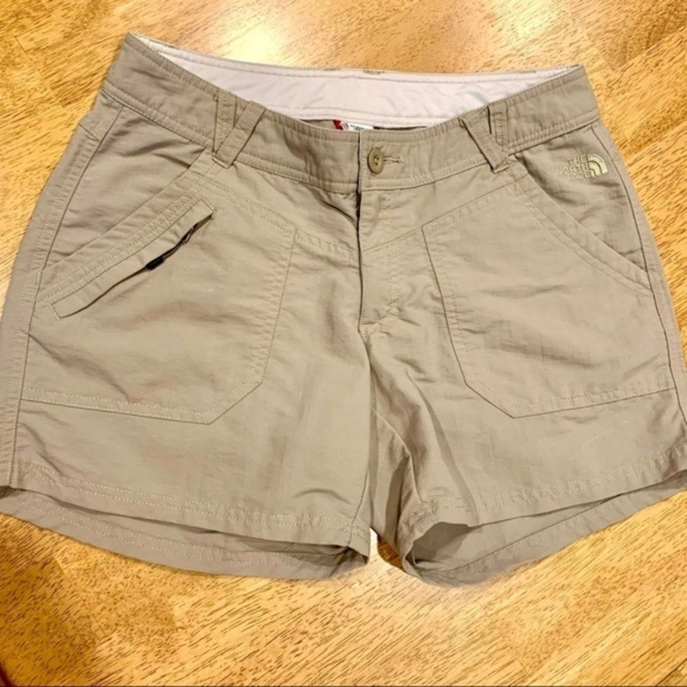 The North Face Khaki Shorts 8‎